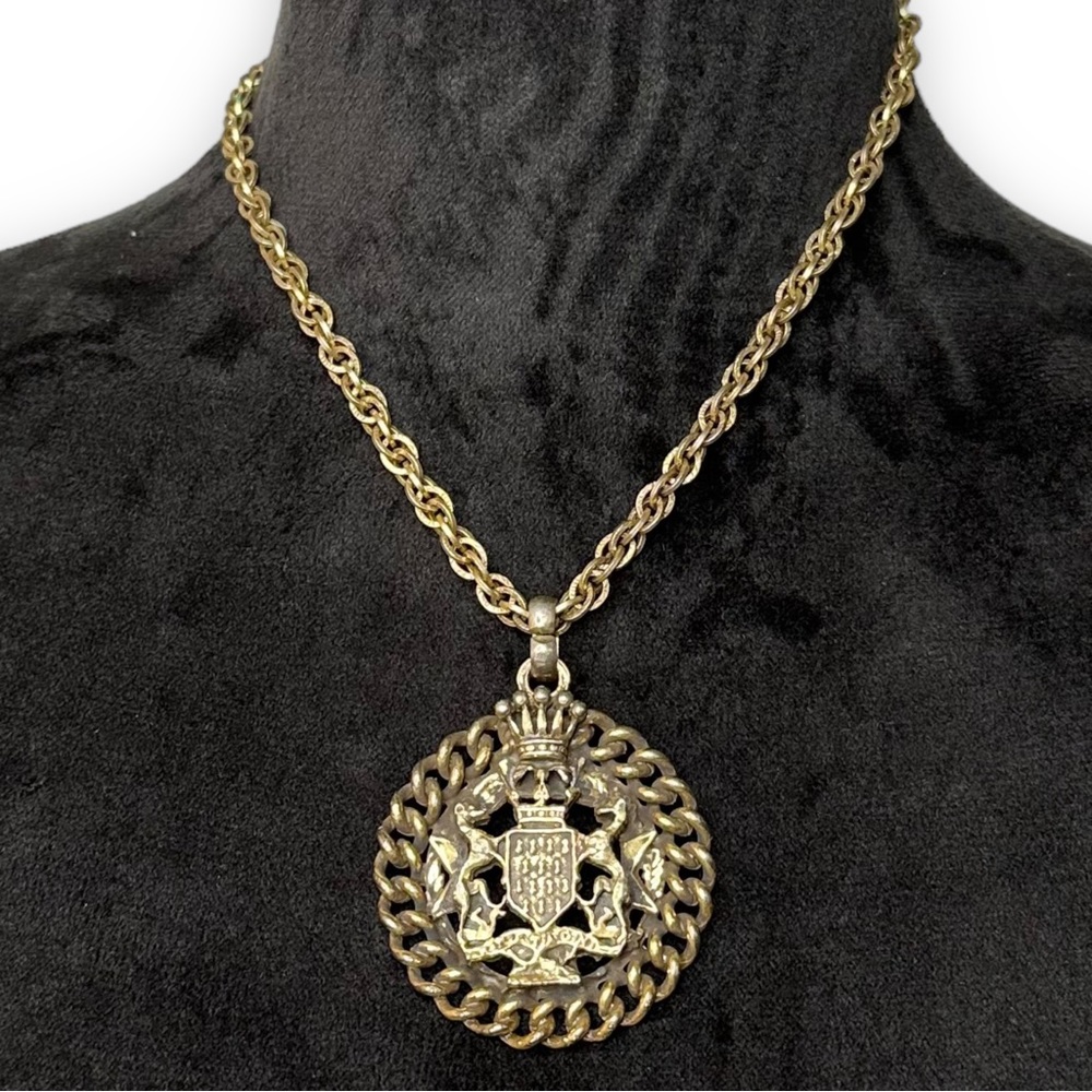 Vintage Bretagne Royal Crest Pendant Necklace Gold Tone